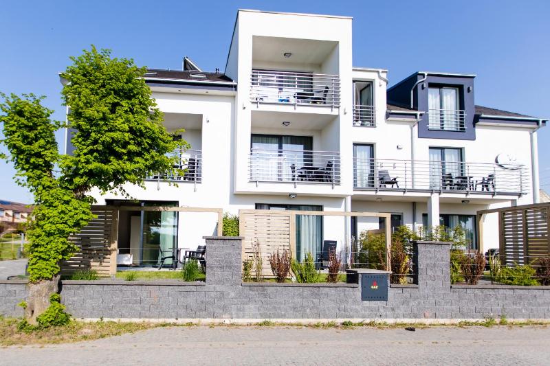 Apartamenty Villa Baltica Rewal - jacuzzi na dachu wi-fi parking w cenie - image 3