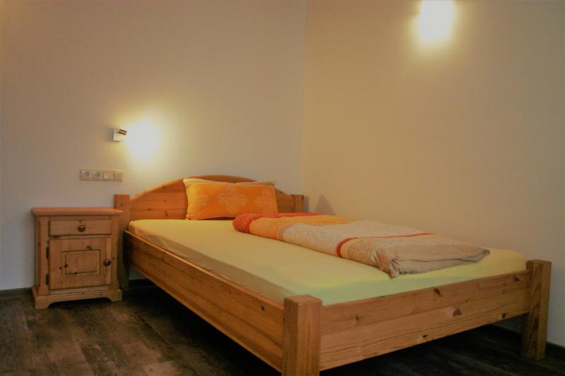 Large Single Room image 1
