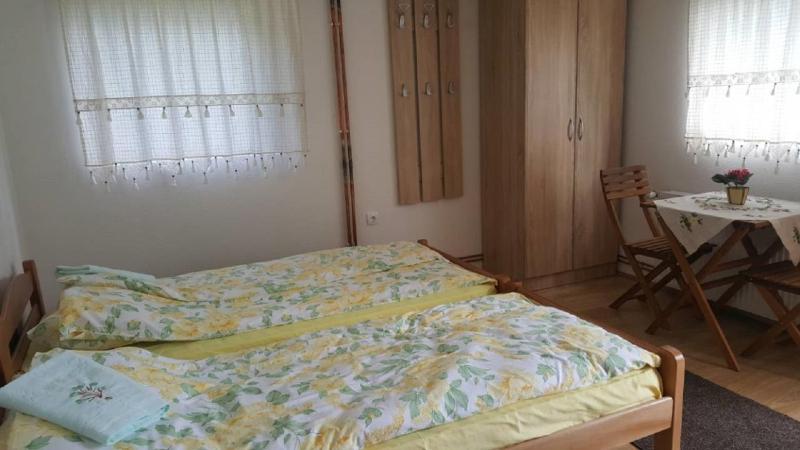 Twin Room image 3