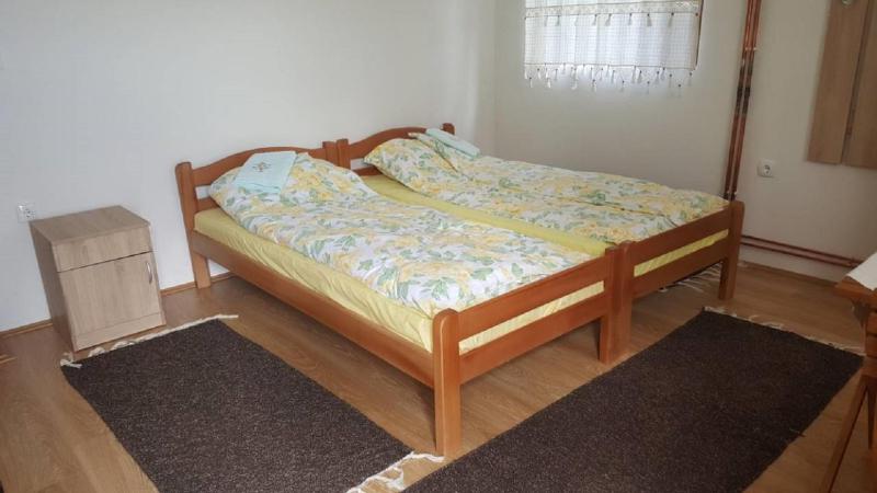 Twin Room image 4