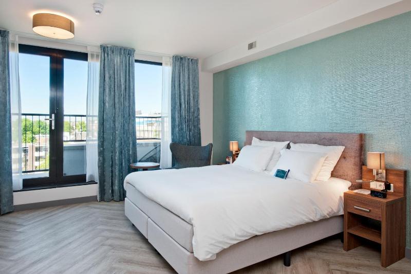 King Room with Kitchenette image 2