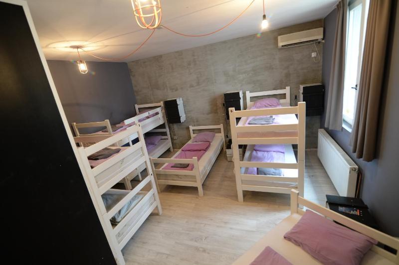 Bed in 8-Bed Mixed Dormitory Room image 1