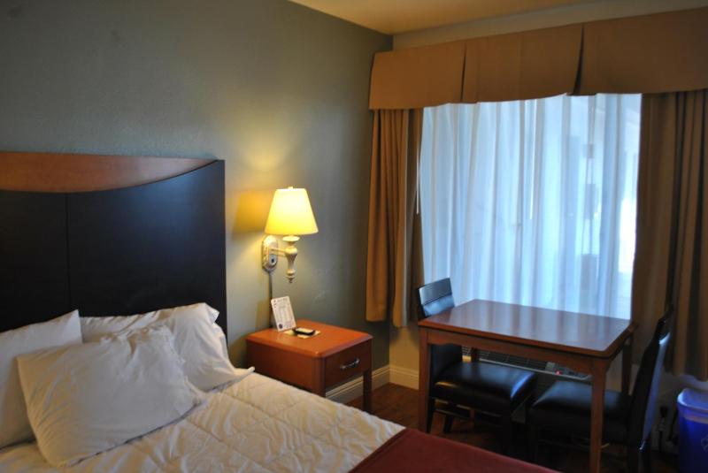 Deluxe Family Suite image 4