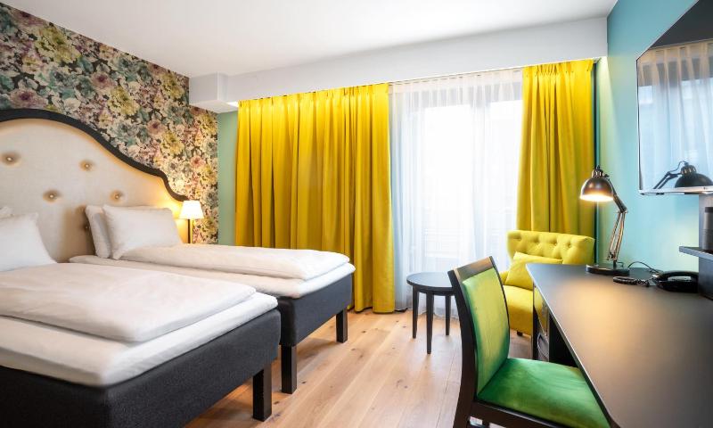 Standard Twin Room image 2