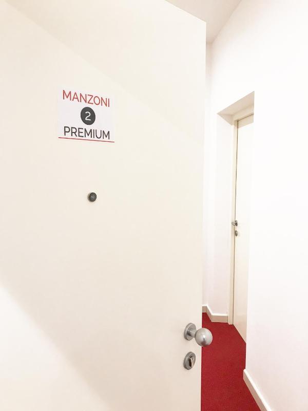 Two Connecting Double Rooms with Private Bathroom image 3