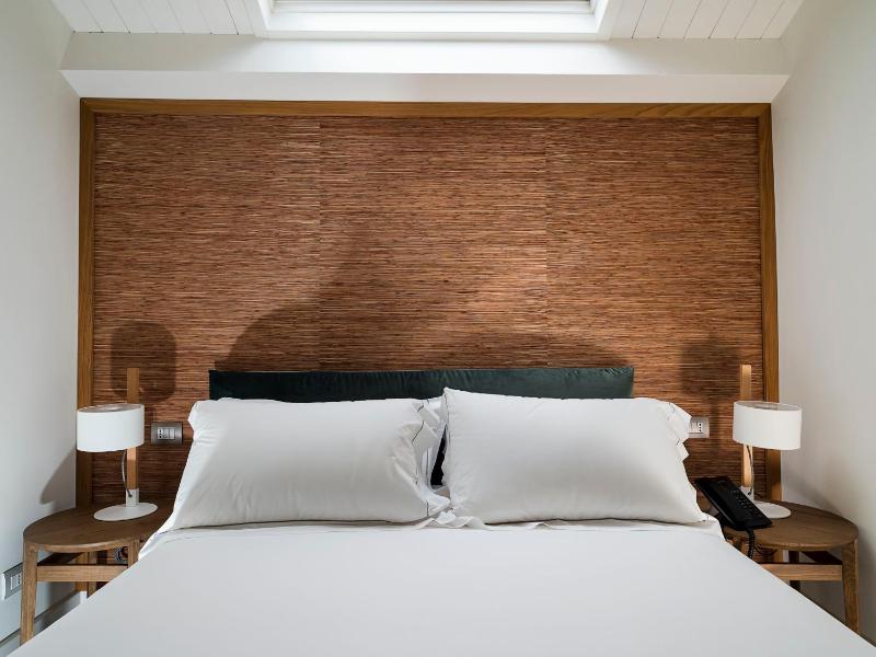 Standard Double Room image 2