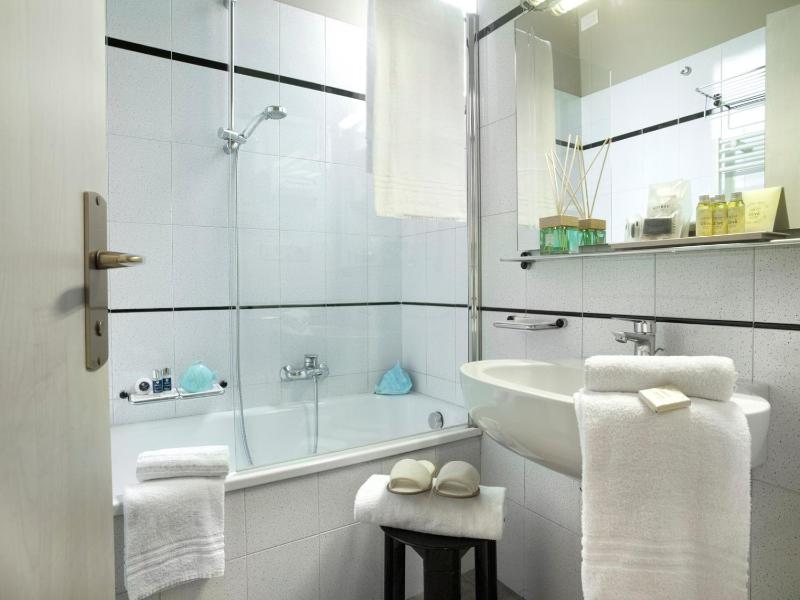 Executive Double Room image 4