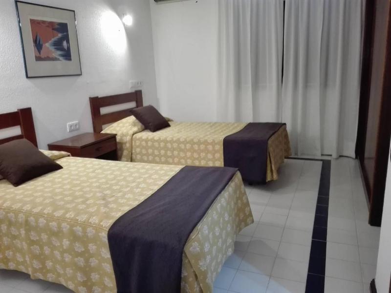 One-Bedroom Apartment (2 Adults + 1 Child) - All Inclusive image 3
