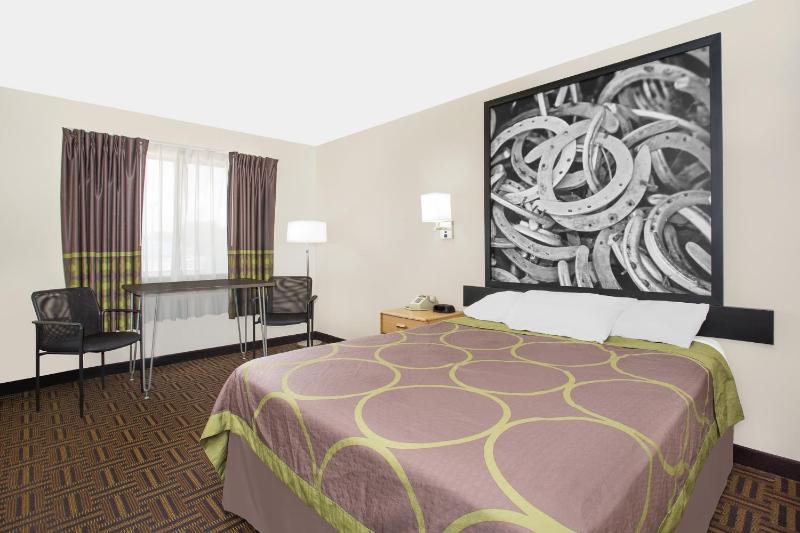 Queen Room - Non-Smoking image 3