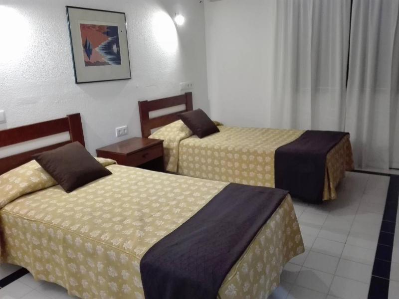 One-Bedroom Apartment (2 Adults + 1 Child) - All Inclusive image 2