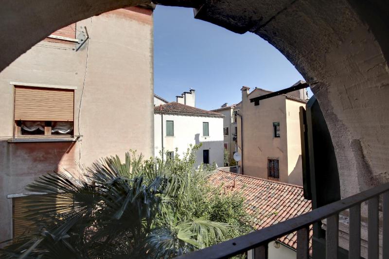 One-Bedroom Apartment image 3