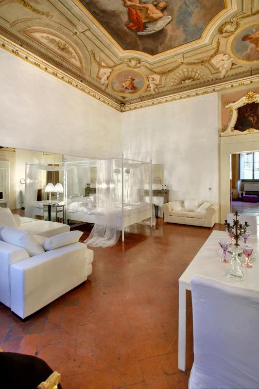 Luxury Suite image 2