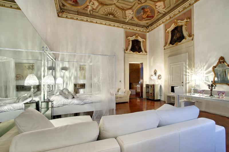 Luxury Suite image 4