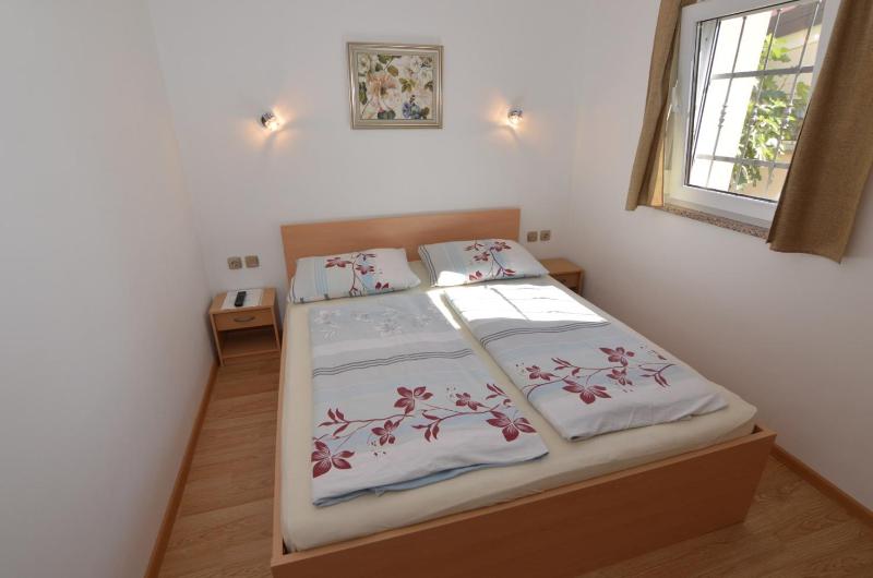 Apartment with Garden View image 3