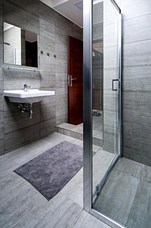 Quadruple Room image 3