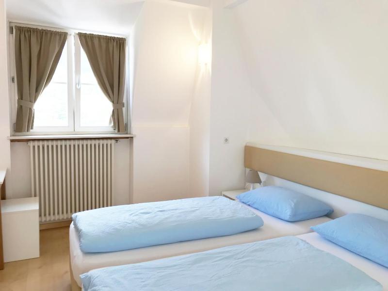 Large Double or Twin Room with Shared Bathroom image 3
