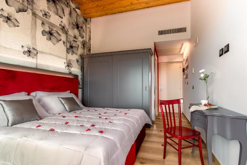 Double Room with Balcony and Sea View image 2