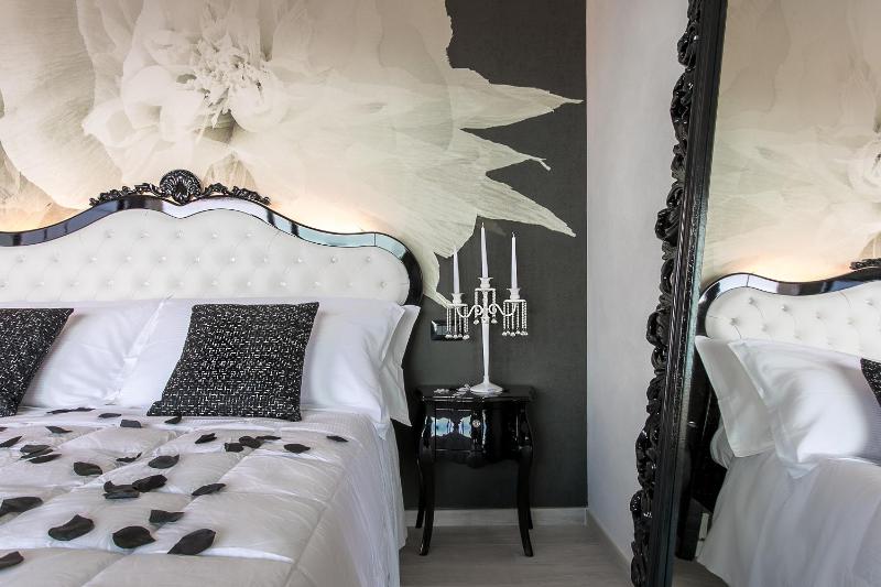 Suite with sea view and Jacuzzi image 2