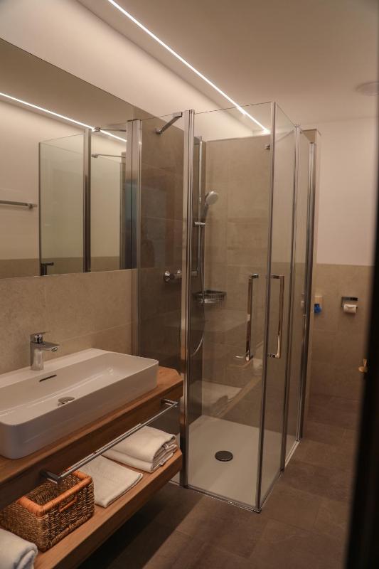 Triple Room with Lake View and Balcony image 3