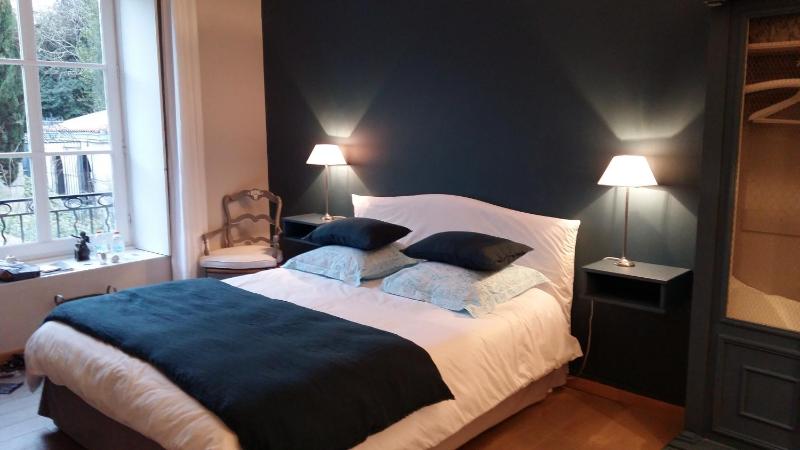 Entre Hotes - image 17