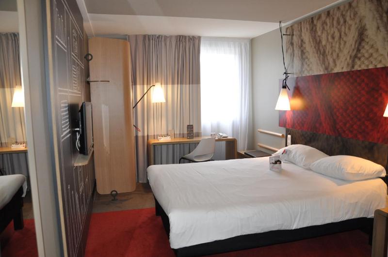 Standard Double Room image 4