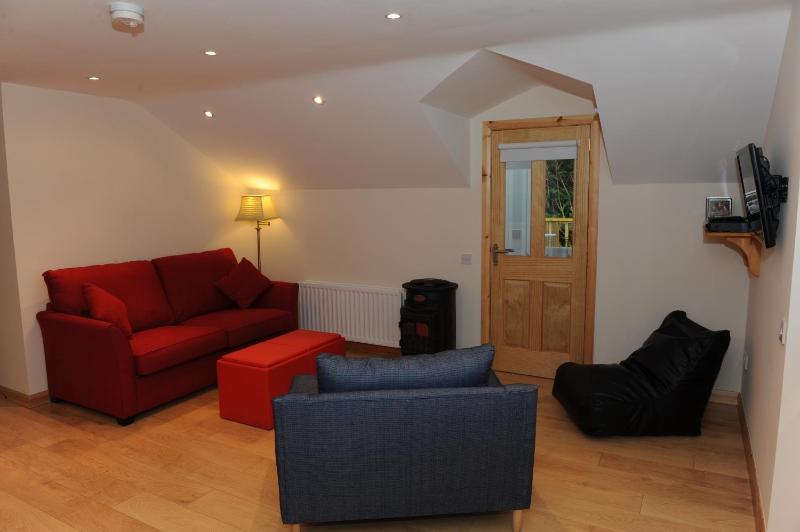 One-Bedroom Apartment image 3