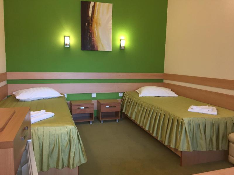 Twin Room image 2