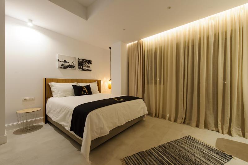 One-Bedroom Suite image 4