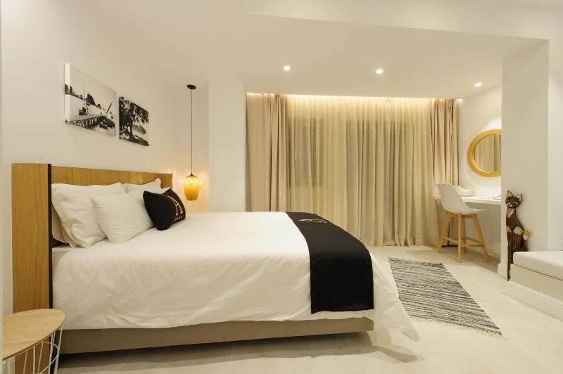 One-Bedroom Suite image 3