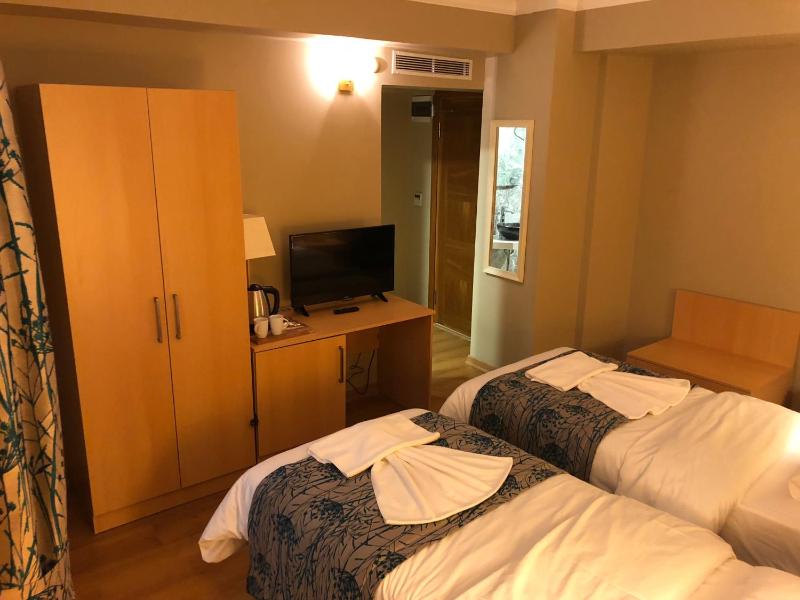 Economy Double or Twin Room image 4