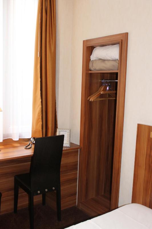 Hotel The Originals du Grand Monarque Nantes Gare - image 11