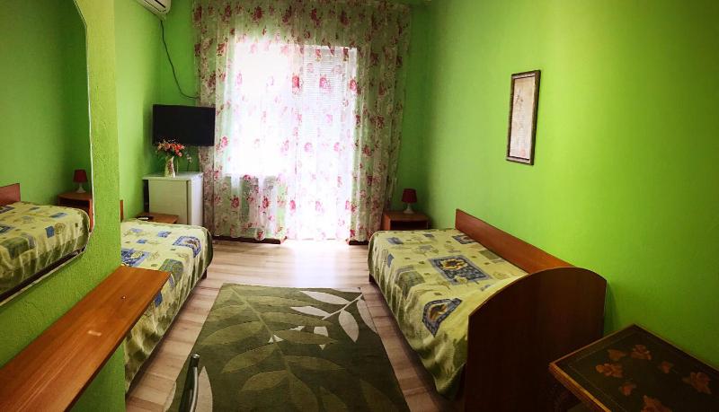 Double or Twin Room image 3