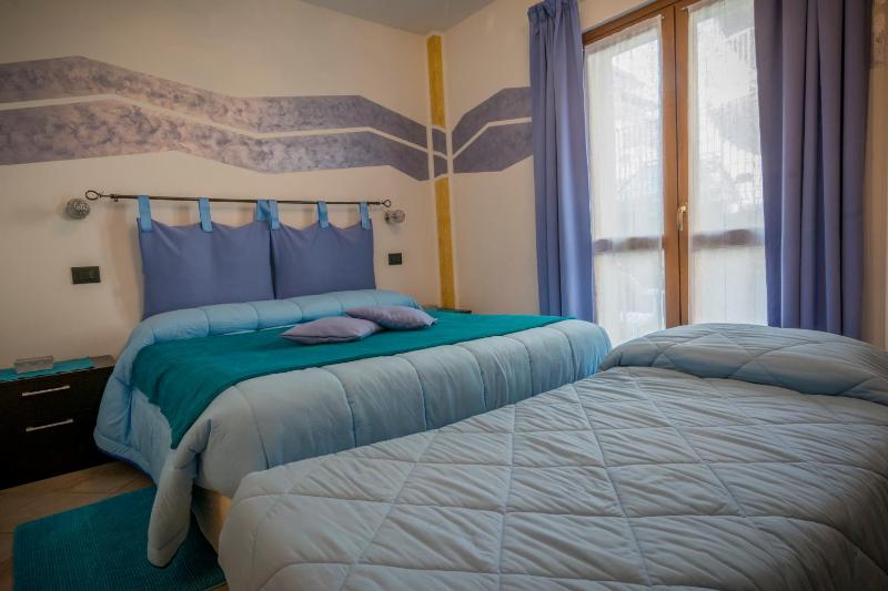 Large Double Room image 3