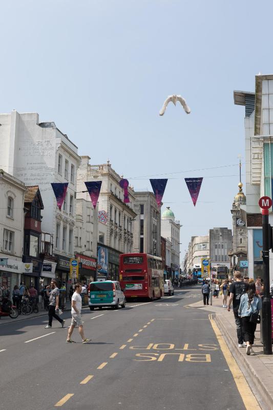 Central Portland Street with FREE Parking - image 10