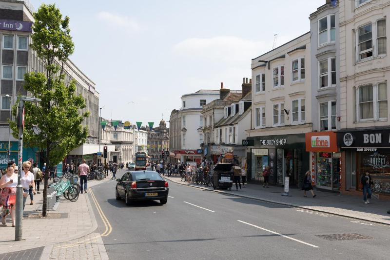 Central Portland Street with FREE Parking - image 22