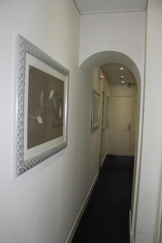 Hotel The Originals du Grand Monarque Nantes Gare - image 9