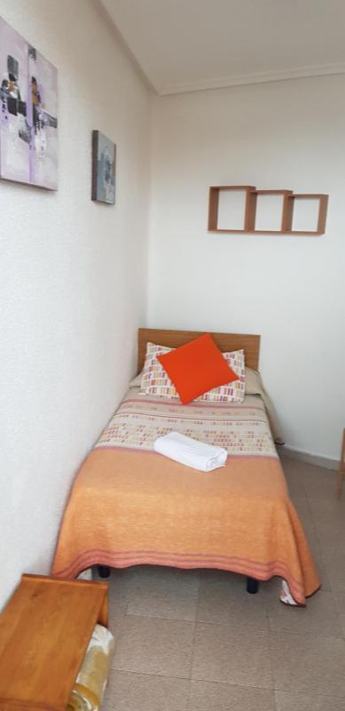 Standard Single Room with Shared Bathroom image 4