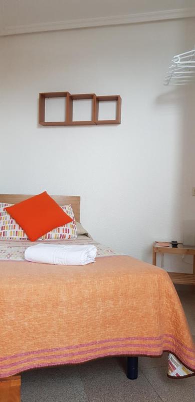 Standard Single Room with Shared Bathroom image 3