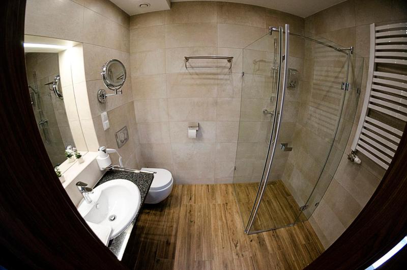 Double Room with Private Bathroom image 2