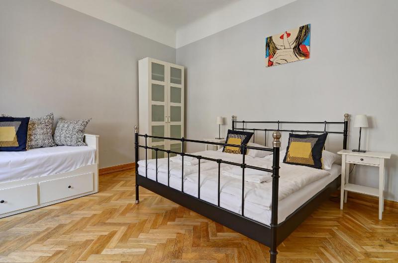 Historic Centre Apartments IV - image 7