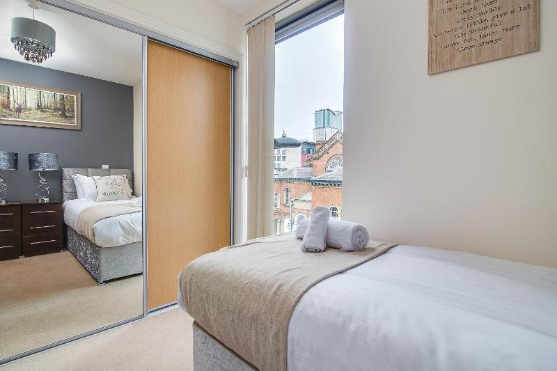 AJY Birmingham City Centre Viva Apartment - image 3