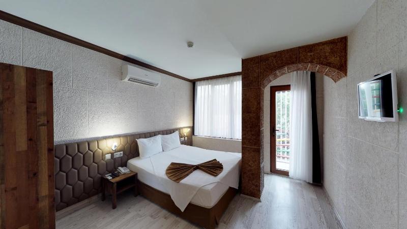Double Room image 1