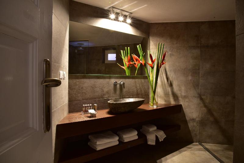 Standard Double or Twin Room image 2