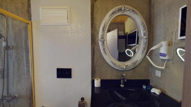 Patron Hotel - image 4