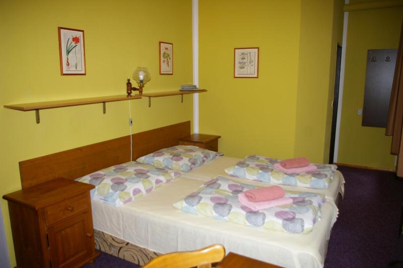 Twin Room image 1