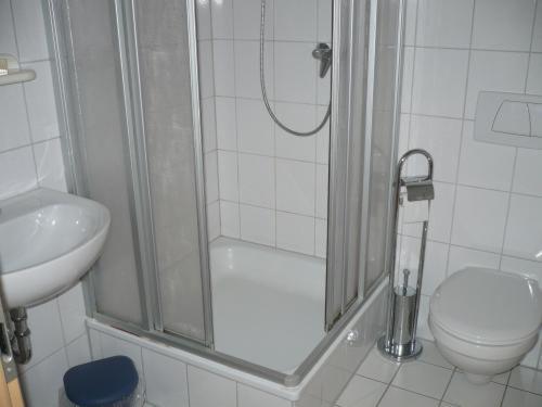 Single Room with Private External Bathroom image 3
