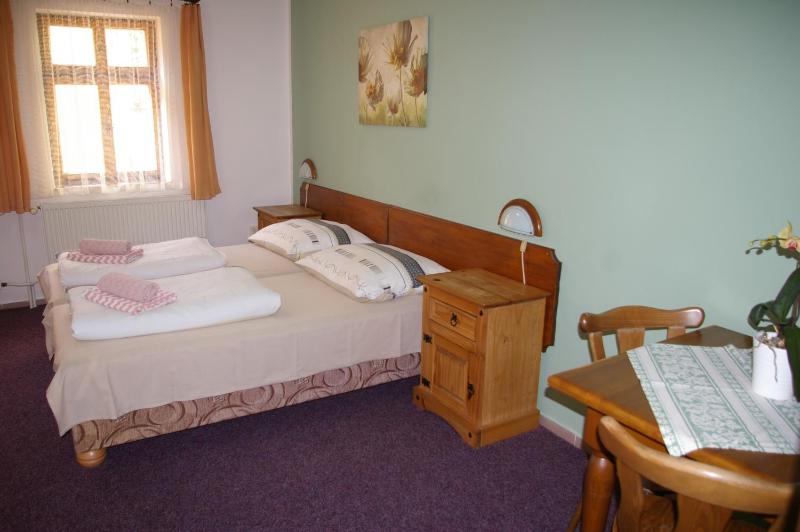 Twin Room image 4