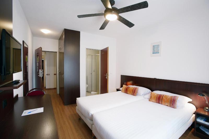 Double Room image 1