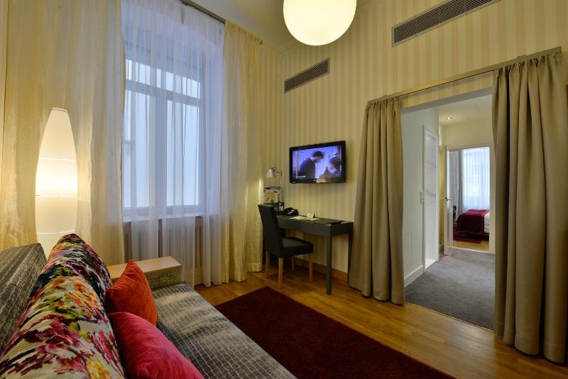 Junior King Suite image 2