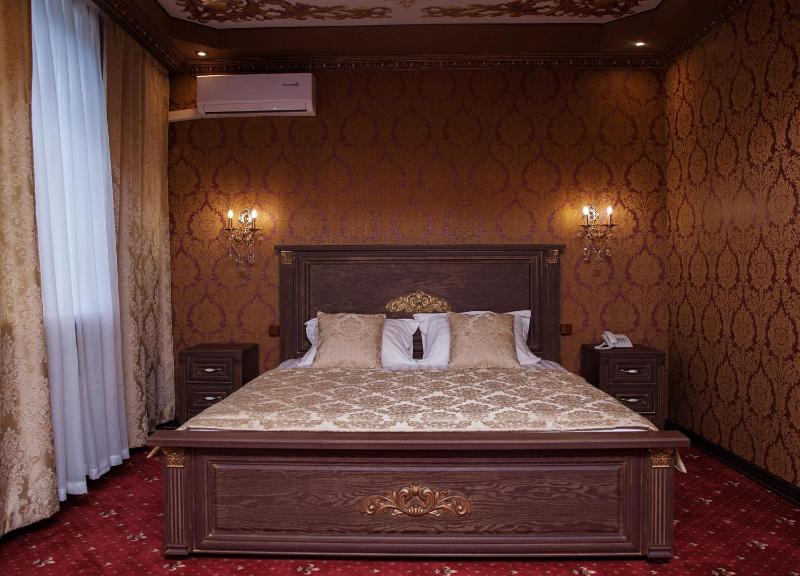 Suite with Spa Bath image 1